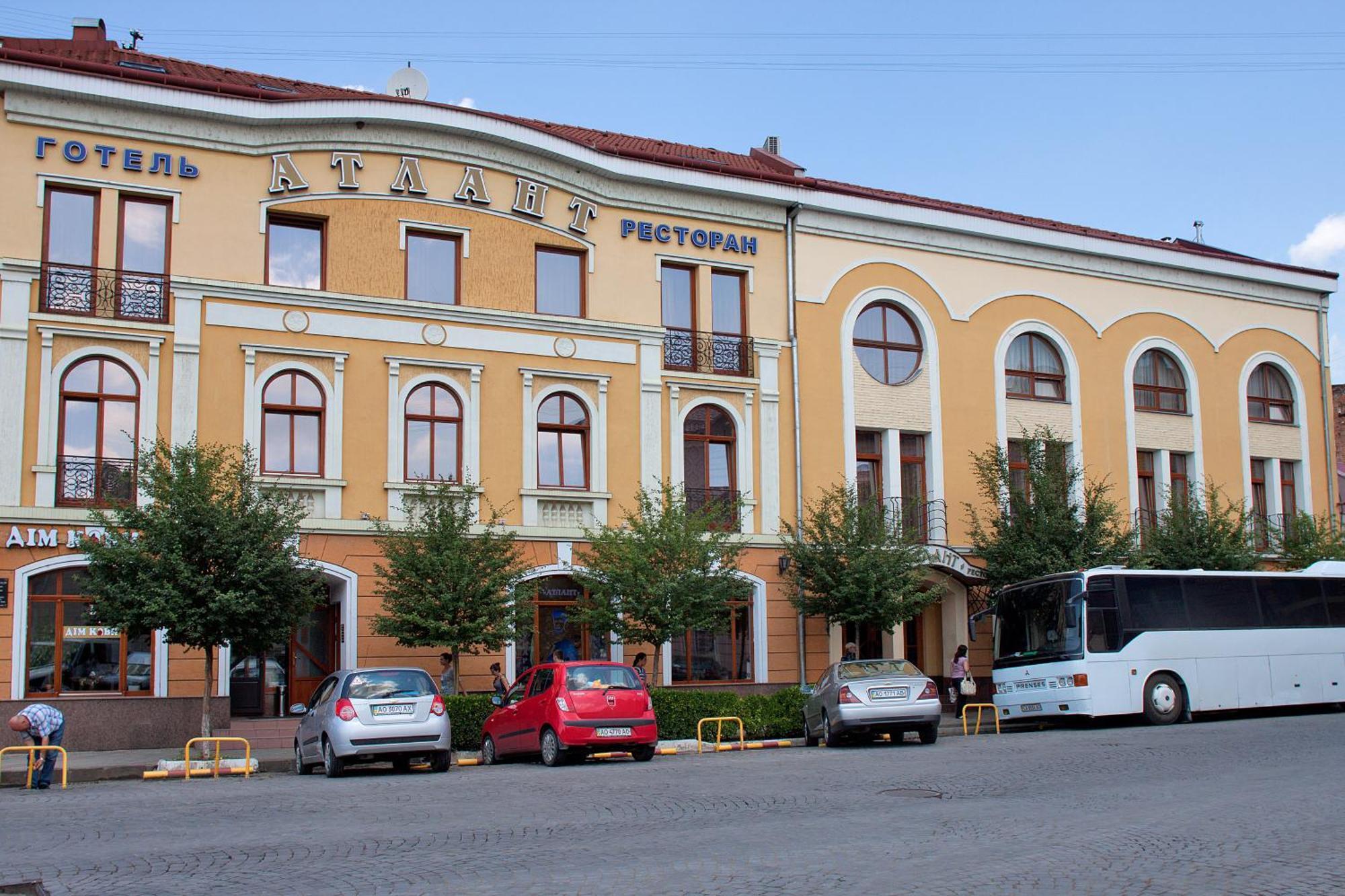 Atlant Hotel Uzhhorod Exterior photo