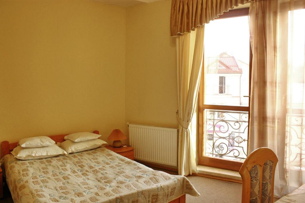 Atlant Hotel Uzhhorod Room photo