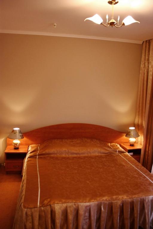 Atlant Hotel Uzhhorod Room photo