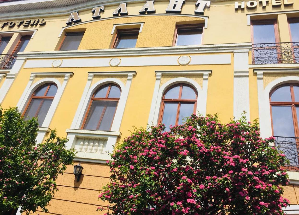 Atlant Hotel Uzhhorod Exterior photo