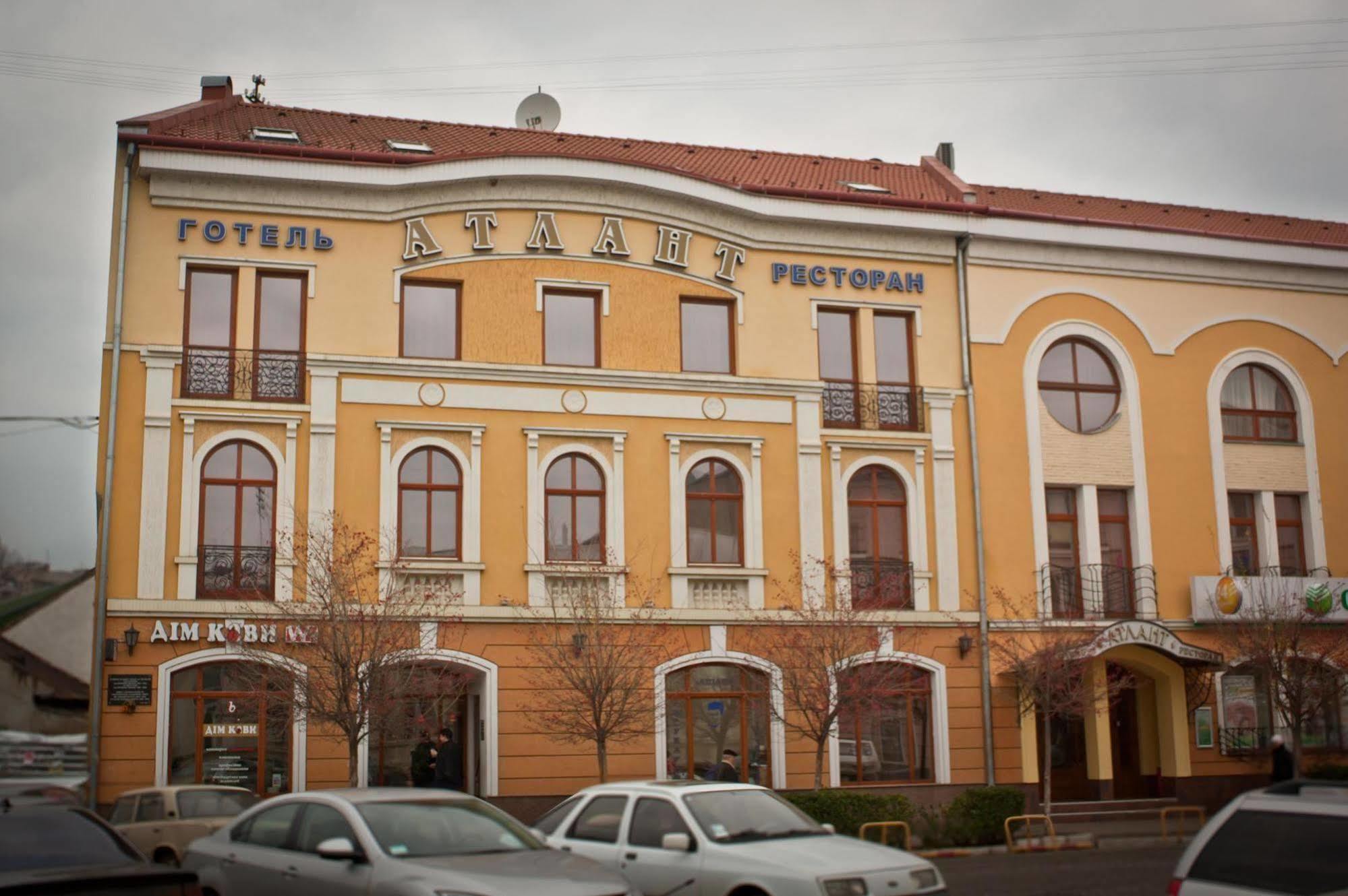 Atlant Hotel Uzhhorod Exterior photo