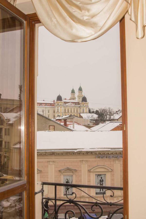 Atlant Hotel Uzhhorod Exterior photo